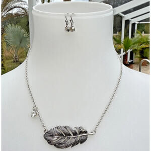 NWT Silvertone Feather Necklace Dangle Earring Set Cowgirl Boho